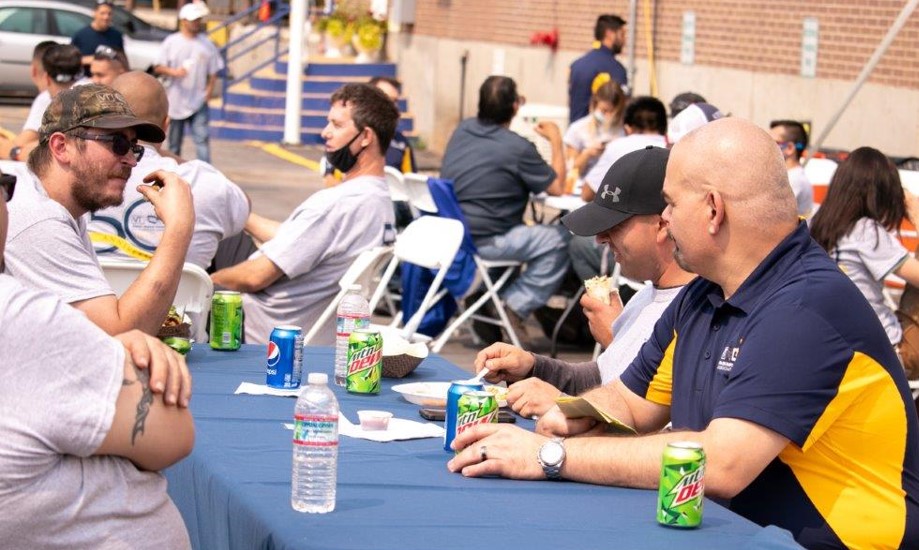 Pocatello, Idaho employees enjoy a meal outdoors.