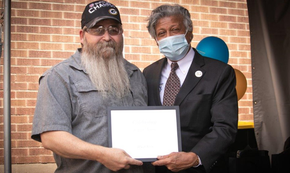 Virginia Transformer CEO Prabhat Jain presents safety award to Pocatello, Idaho employee.